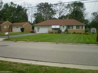 5750 Columbia Dr, Bedford Heights, OH 44146