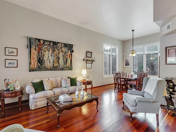 4th image of 4109 N Sunset Cliff Pl