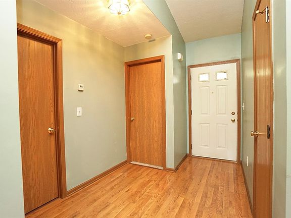 3rd image of 465 Antietam Blvd
