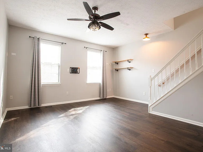 200 Toddson Ln — Photo 8