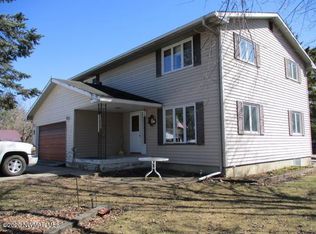 107 Washington St SE, Warroad, MN 56763