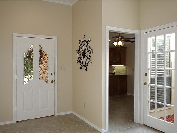 2nd image of 2861 Stoneridge Dr