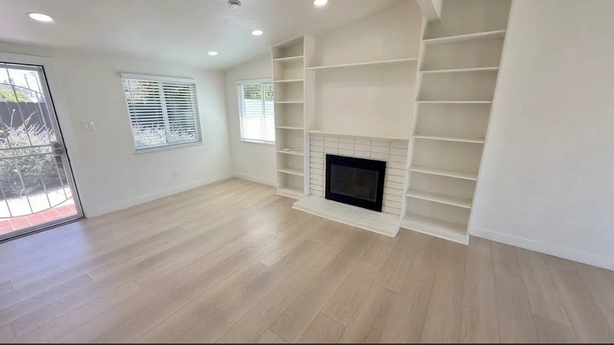 3 bed, 1200 sqft, $3,625 — Photo 2