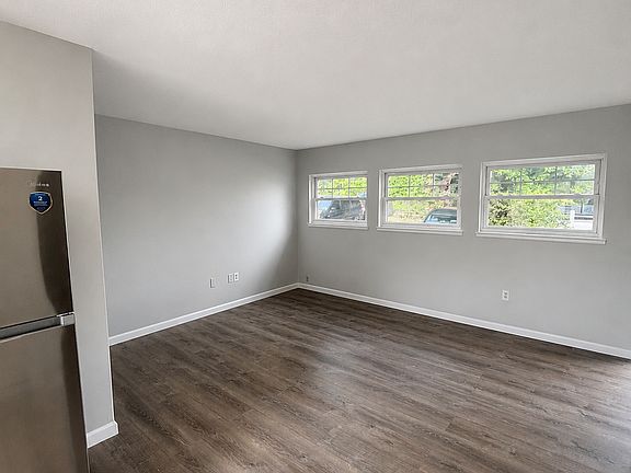 3rd image of 32 Barnes St #E