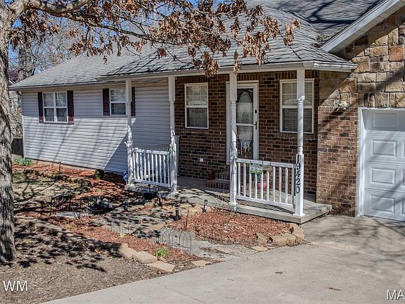 3rd image of 19420 Laney Rd