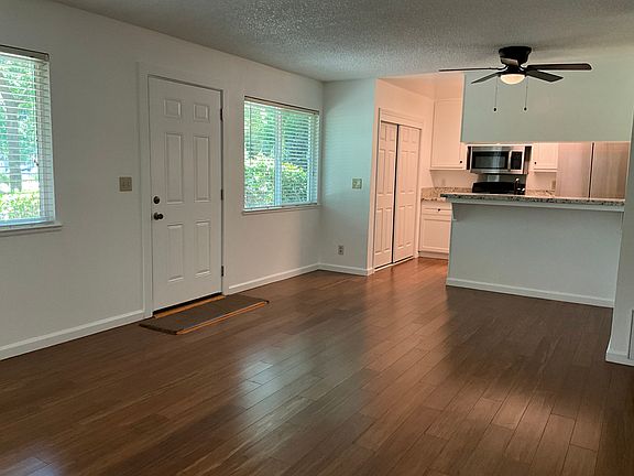 3rd image of 4760 Greenholme Dr APT 1
