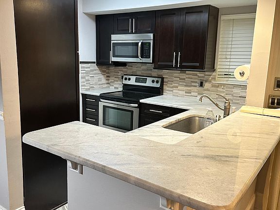 4th image of 1853 Montclair Dr Unit C