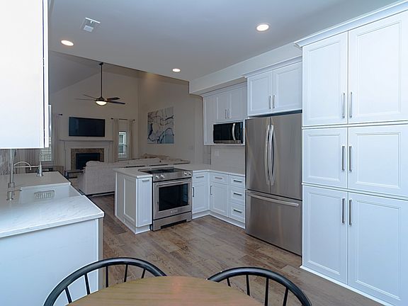 4th image of 131 Ashford Hollow Ln