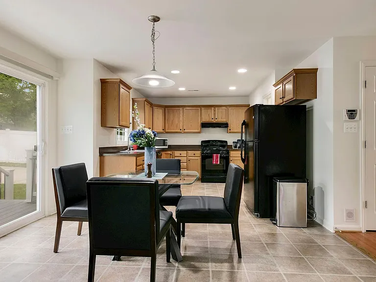 2427 Fort Dr — Photo 4