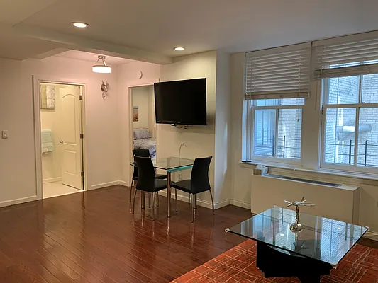 Rented by Oxford Property Group | media 7