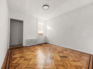 576 17th St APT 2F, Brooklyn, NY 11218