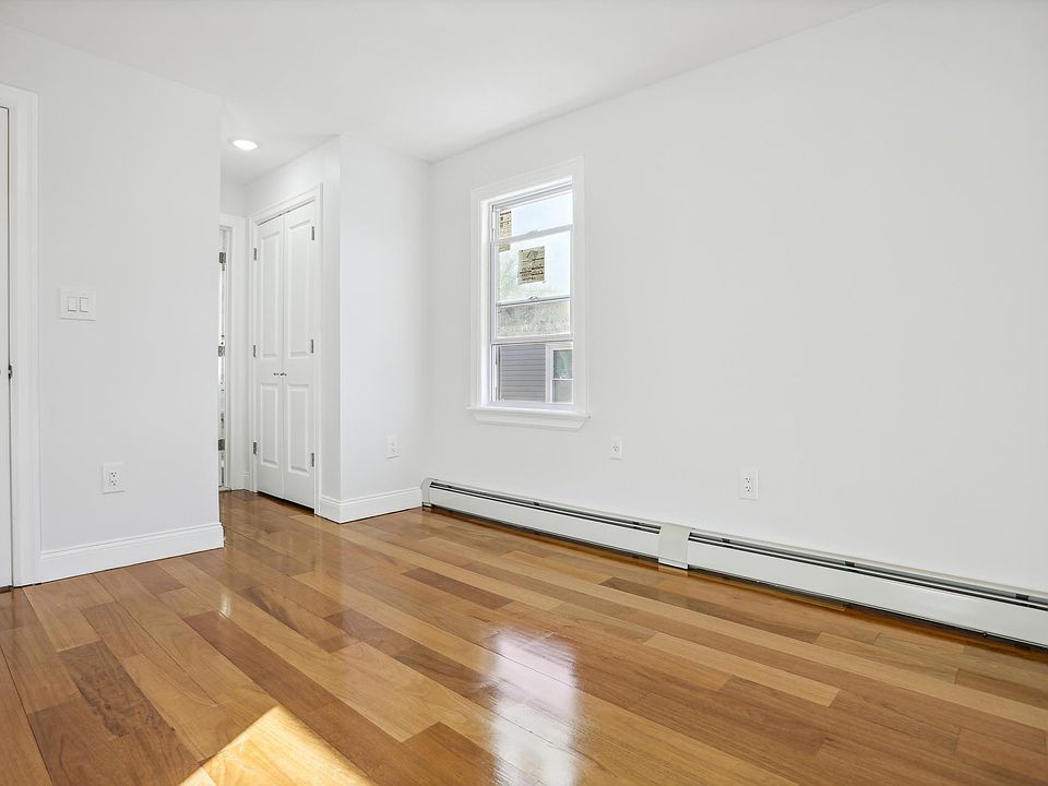 1st image of 16023 122nd Ave Floor 2