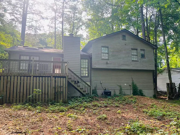 4060 Woodland Dr NW — Photo 16