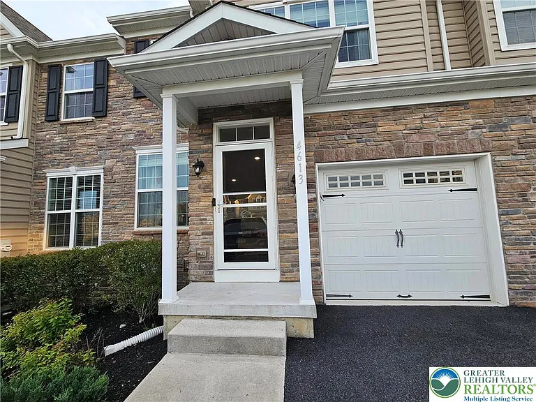 4613 Woodbrush Way — Photo 3