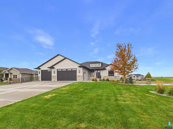 113 Woodland Dr, Madison, SD 57042