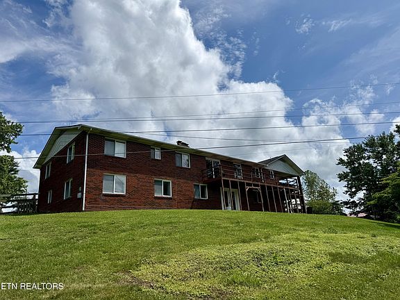 2nd image of 264 Norfolk Cir