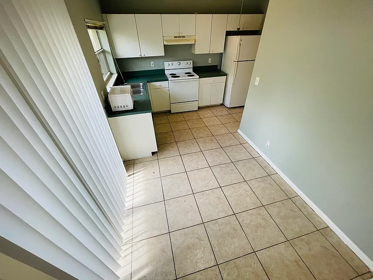 1654 Hawthorne Pl — Photo 4