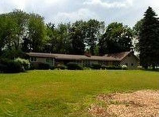 6945 Castle Dr, Bloomfield Hills, MI 48301