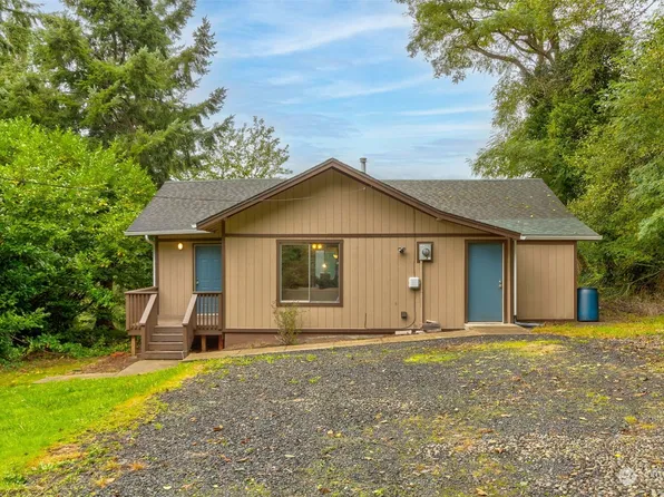 1372 Pacific Avenue, Raymond, WA 98577