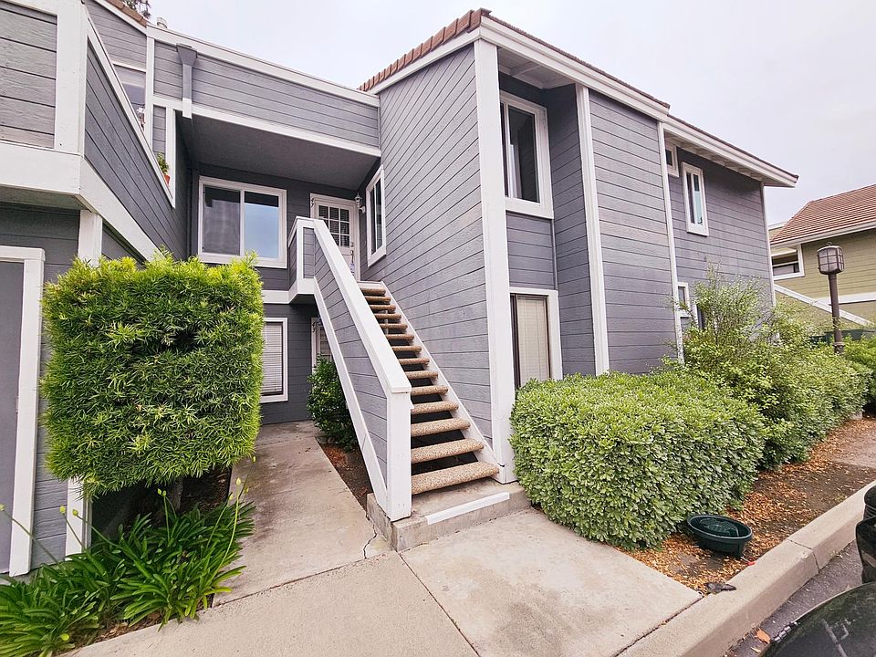 1st image of 47 Bramble Ln #112