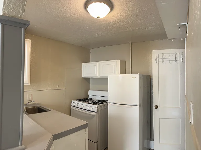 1500 W 7th St #3 — Photo 2