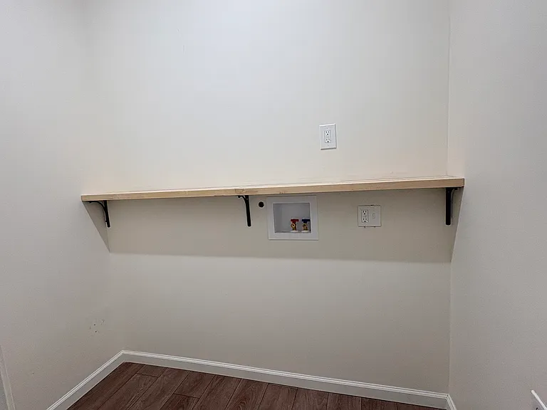 216 E Clayton St — Photo 12