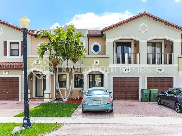 627 NE 35th Ave — Photo 1