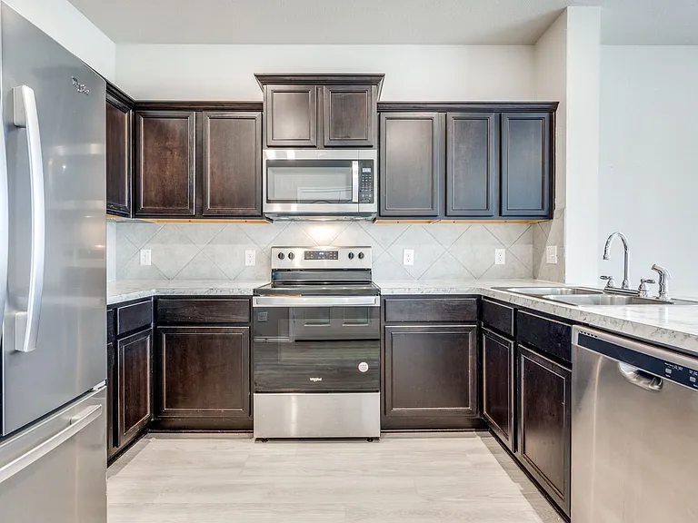 3537 Brentwood Dr — Photo 4