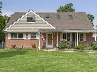 1N656 Forest Ave, Glen Ellyn, IL 60137