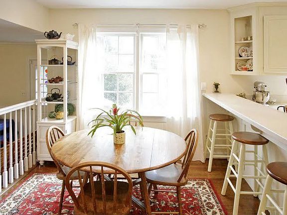 Eat-In Kitchen