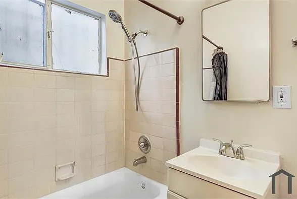 8451 S Normandie Ave #3 — Photo 2