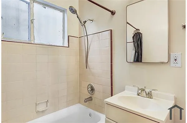Building Photo - 8451 S Normandie Ave #3