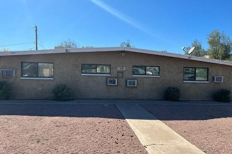 1st image of 902 S Kenwood Cir