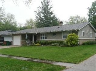 537 Willow Ln, Elk Grove Village, IL 60007