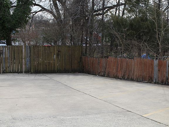 Driveway with Parking lanes