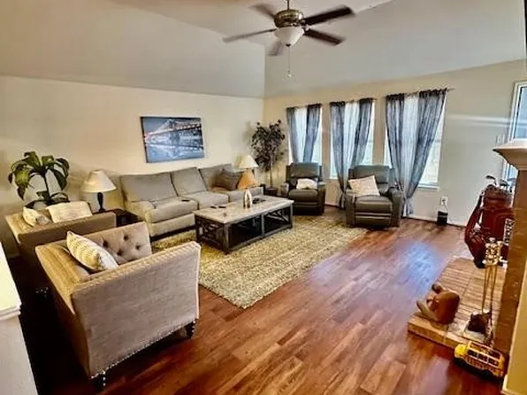 2929 Marsh Dr, Lancaster, TX 75134