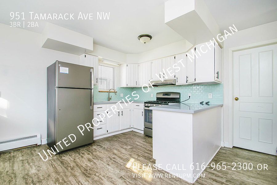 1st image of 951 Tamarack Ave NW