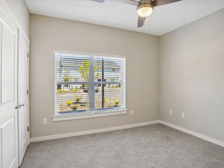 Oak Tree Apartments & Townhomes — Photo 26
