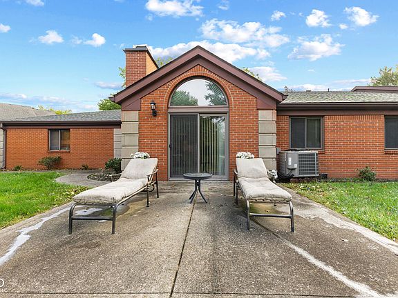 2nd image of 9263 Golden Oaks W
