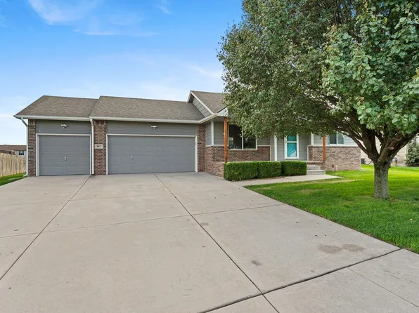 812 S Saddle Brooke Ct, Haysville, KS 67060