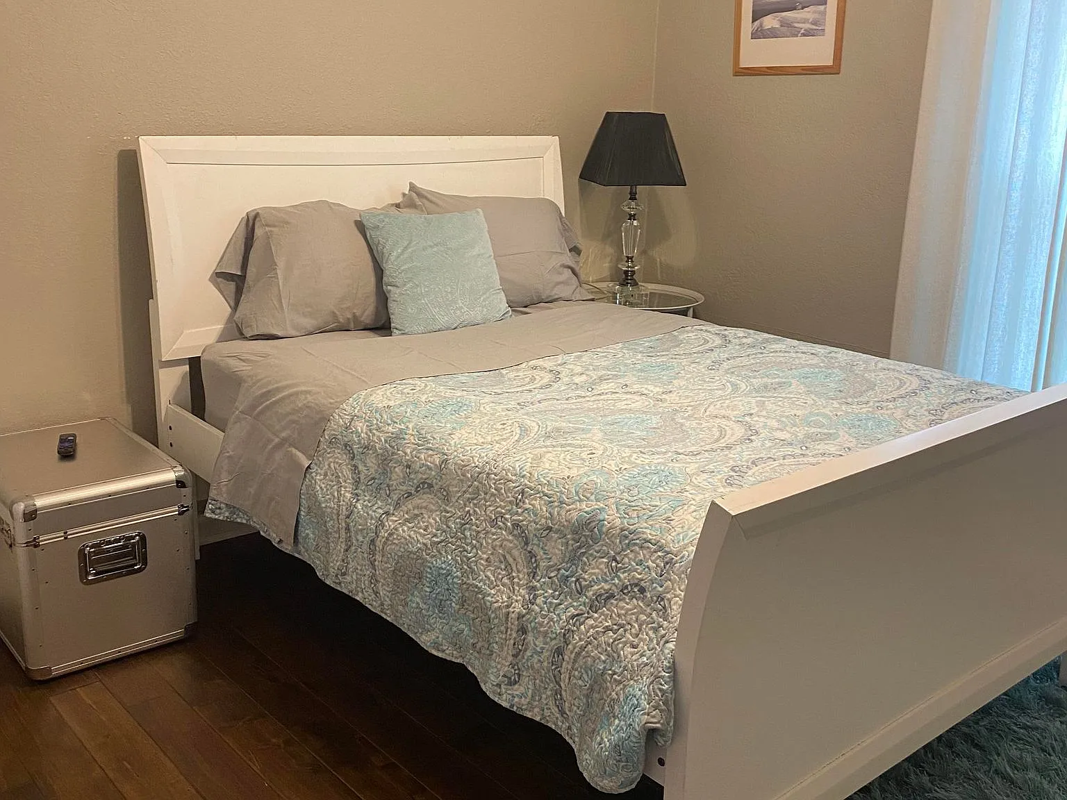 5 bed, 2327 sqft, $4,400 — Photo 4