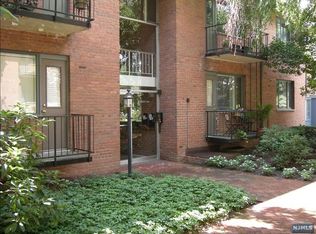 35 Heights Rd APT B1, Ridgewood, NJ 07450