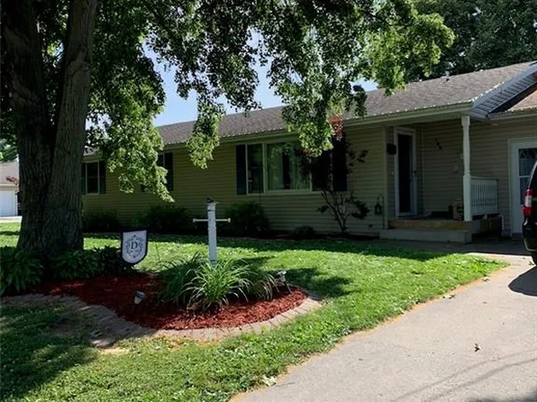 106 N Main St, Sainte Marie, IL 62459
