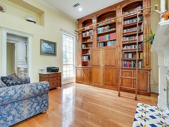 3rd image of 771 Lakewood Ct