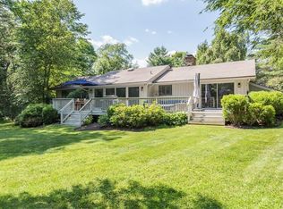 10 Shad Rd W, Pound Ridge, NY 10576