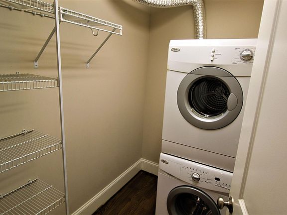 3rd image of 611 S Jefferson St APT 905