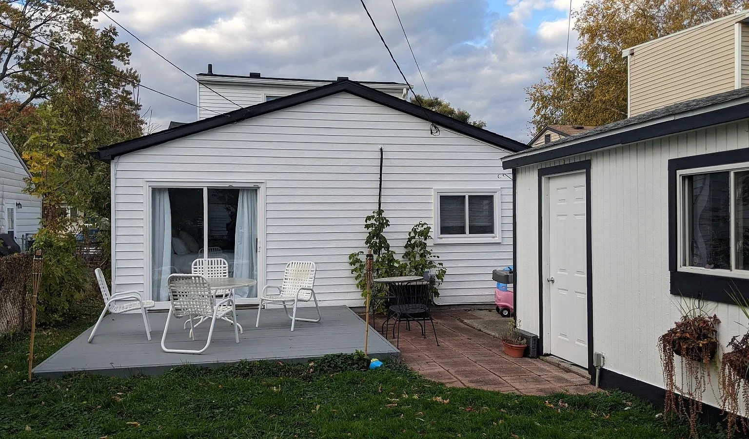 1640 Jarvis St — Photo 3