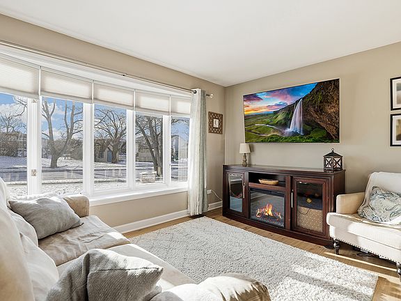 2nd image of 16538 Parliament Ave