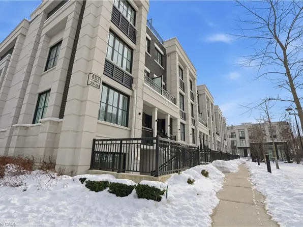 652 Cricklewood Dr #201, Mississauga, ON L5G 0B7