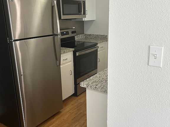 3rd image of 1112 W 11th St APT 102